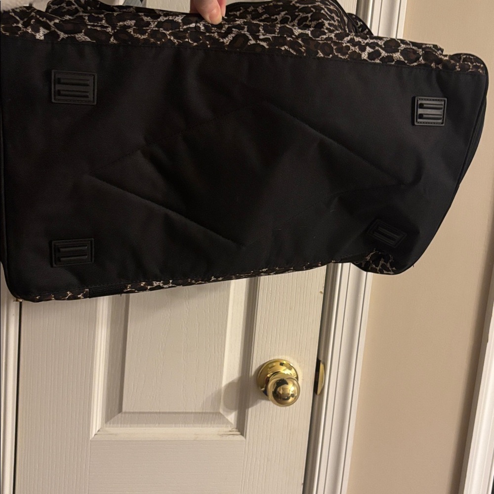 NWT  Pacific coast signature/Highland.  Stylish Black and brown Duffel Bag. - Picture 7 of 9